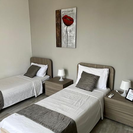 F10 Modern And Bright Apartment In Malta Msida Bagian luar foto