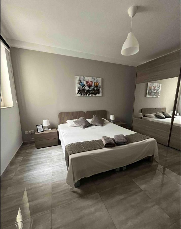 F10 Modern And Bright Apartment In Malta Msida Bagian luar foto